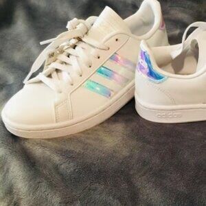 Adidas Grand Court Sneaker Holographic Iridescent 5.5 kids NWT (= size 7 Women)